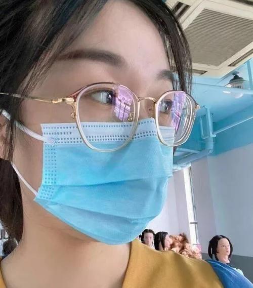 “兄弟们，女神给我说她嘴起泡了，我该怎么做啊？”哈哈哈...