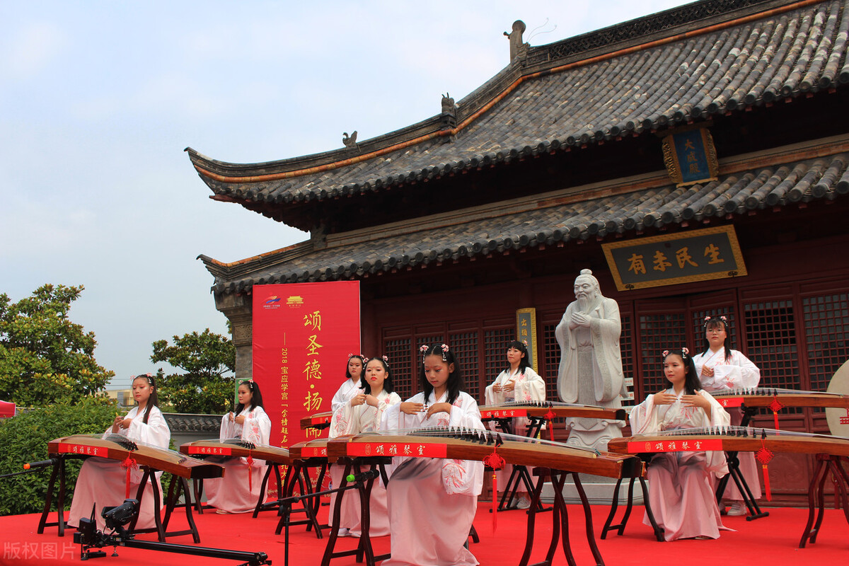 中年人学钢琴好还是古筝好,钢琴古筝吉他哪个最值得学