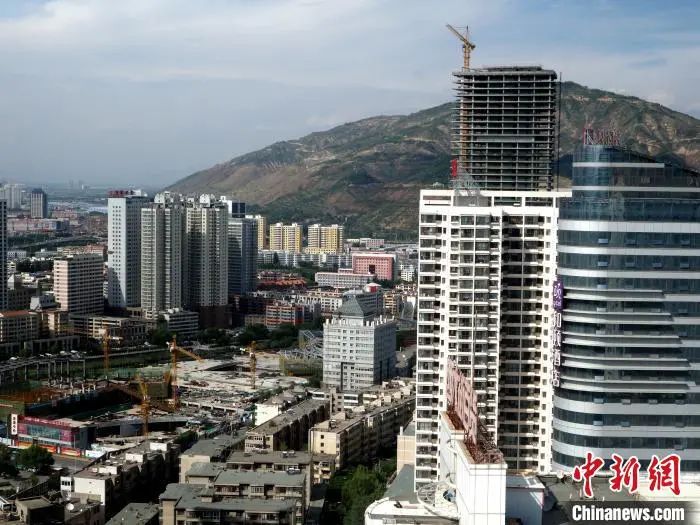 昆明房屋托管公司涉嫌合同诈骗案,托管公司跑路房东撵租客违法吗