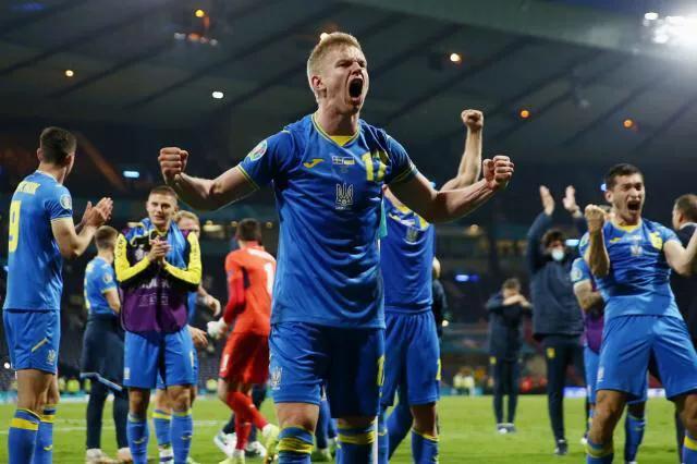 一吻定情到修成正果，乌克兰足坛新皇津琴科与美女记者维兰达