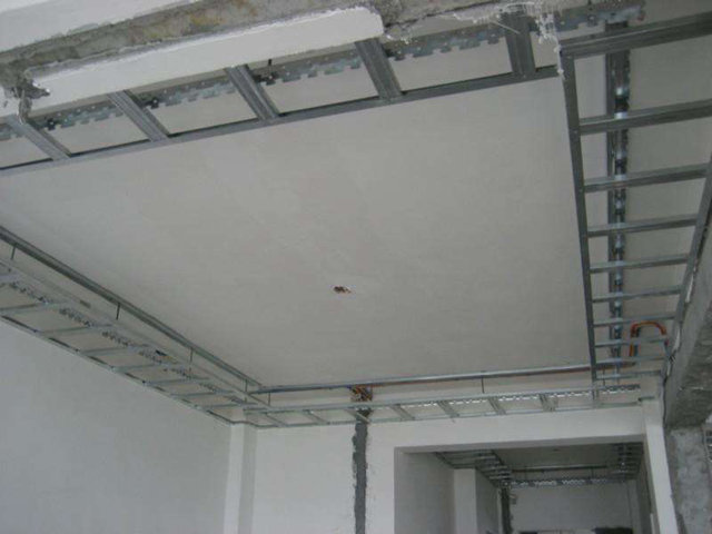 刚装修吊顶开裂的原因和解决方法,室内吊顶开裂是什么原因造成的