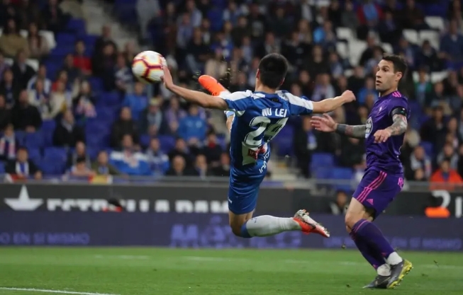 武磊进球绝平巴萨后续,武磊凌空斩西甲完整版