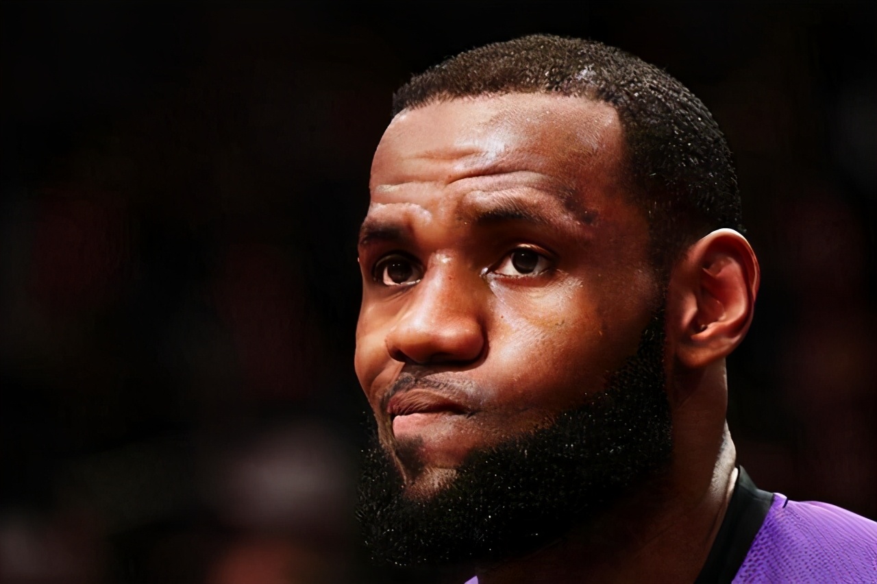 浓眉在来湖人之前最好的战绩,浓眉怎么就成超巨了