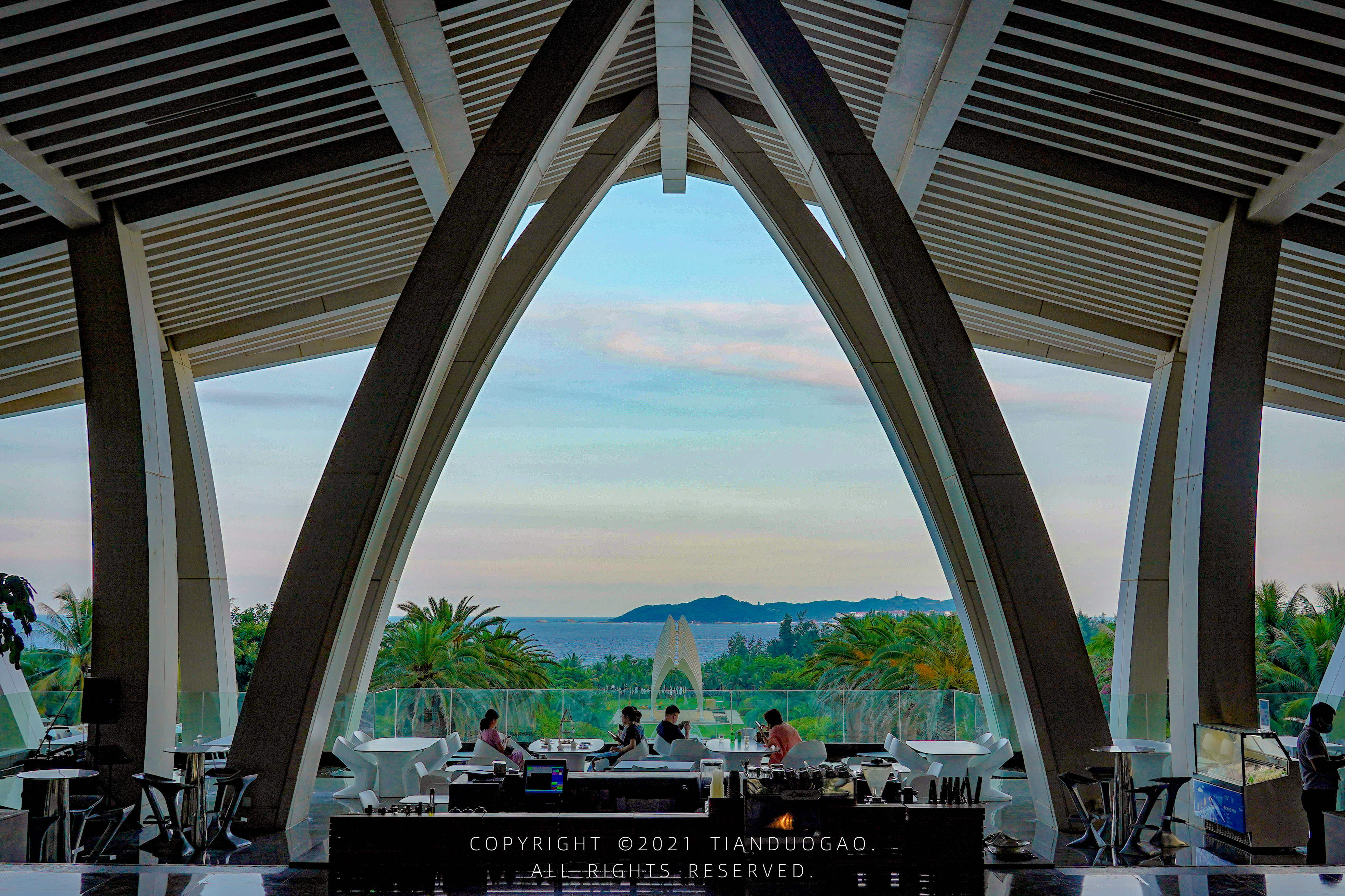 家有晴宝去三亚旅行住七星酒店,三亚大树七星酒店