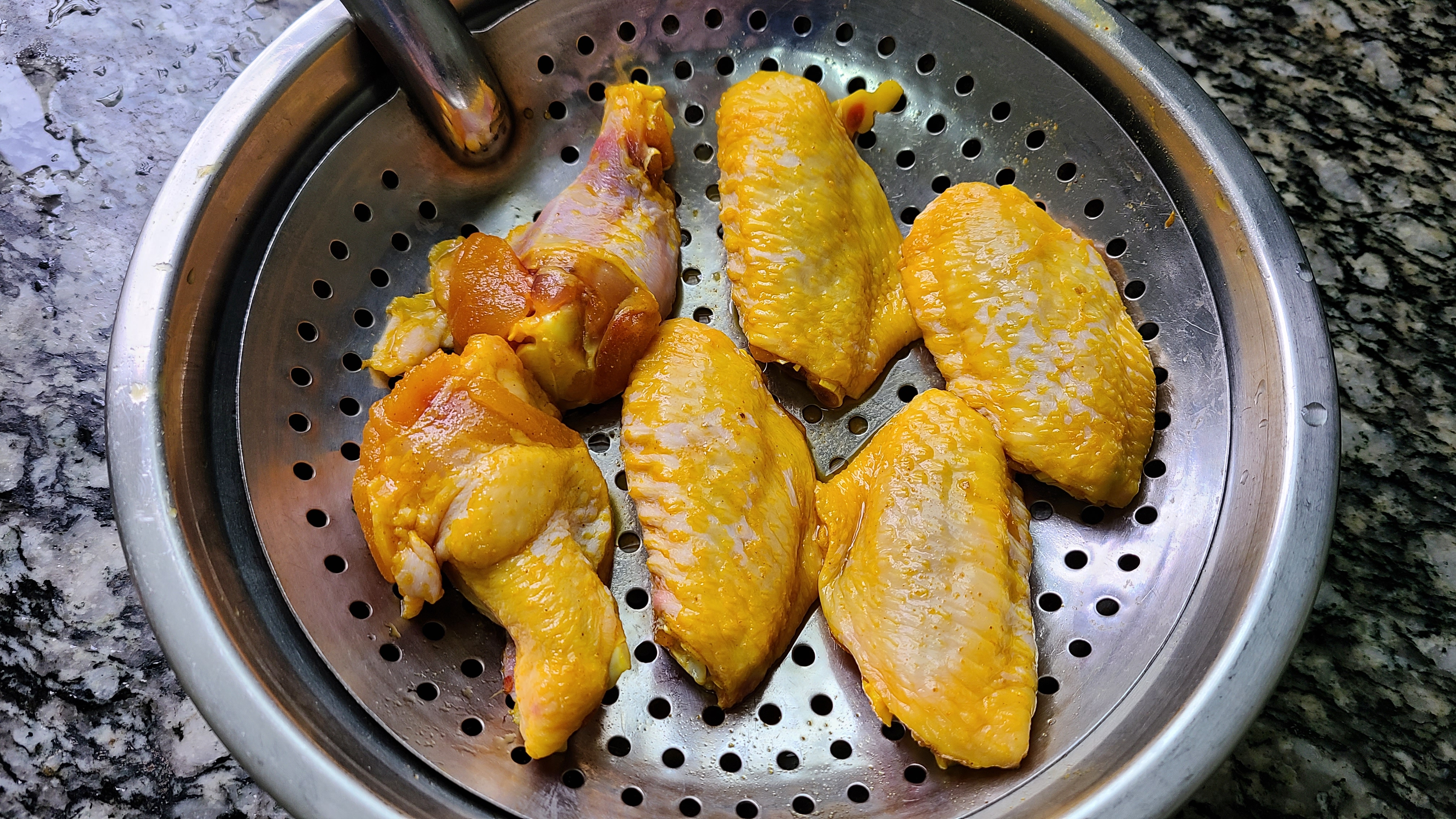 正宗咸香盐焗鸡翅,盐焗鸡翅咸香美味