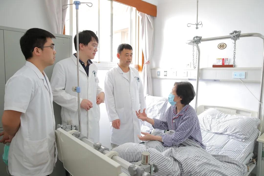 女子胸口“破洞”辗转多地，终于有医生用巧手把洞“补上了”