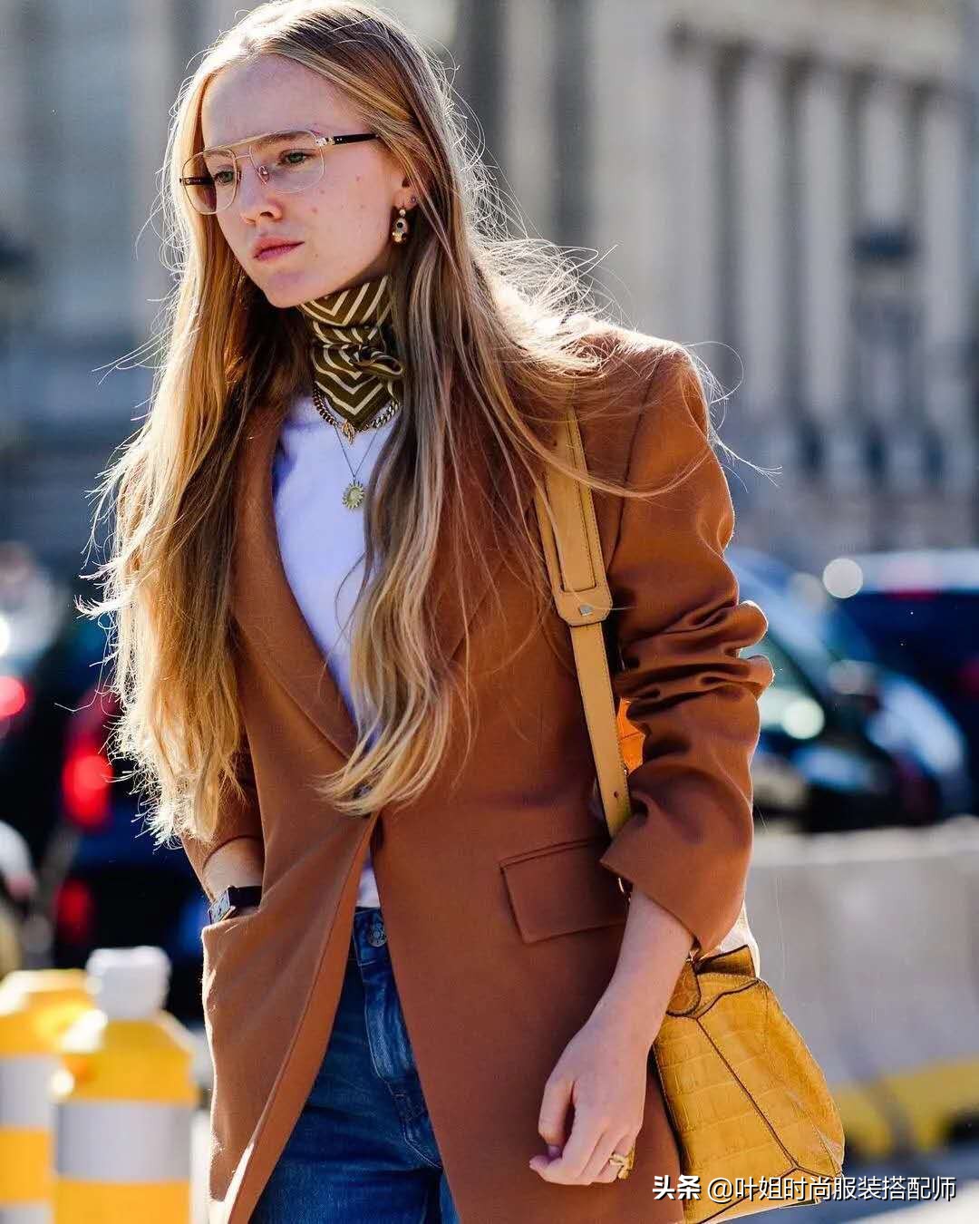 丝巾怎么选颜色高贵优雅百搭,怎样选最好质量的丝巾好看又洋气