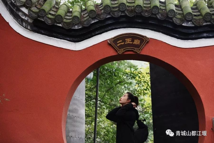 坐上公交去旅行!跟着这条101路线,带你玩遍大半个都江堰~一站一景,吃喝玩乐一网打尽!