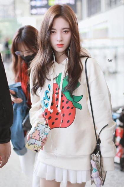 鞠婧祎百褶裙中筒袜图片,鞠婧祎可爱古装装扮