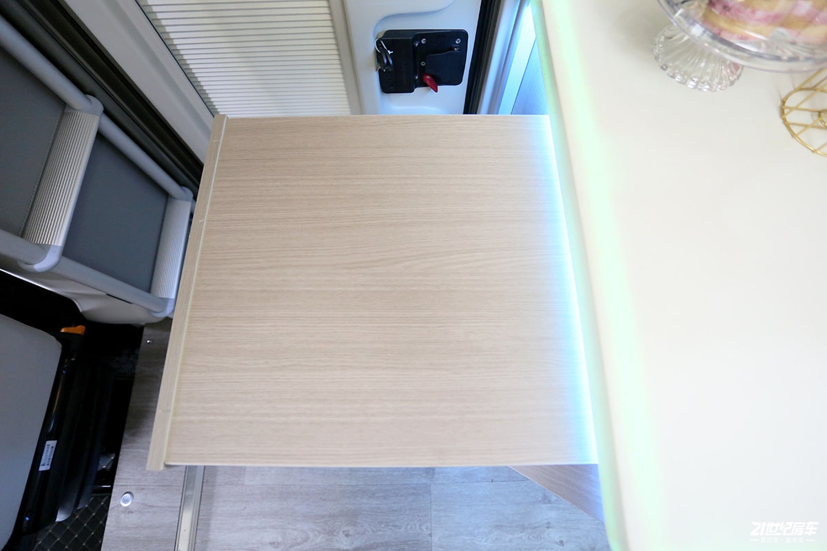 最新国产依维柯欧胜四驱房车,依维柯欧胜6.5吨悬挂