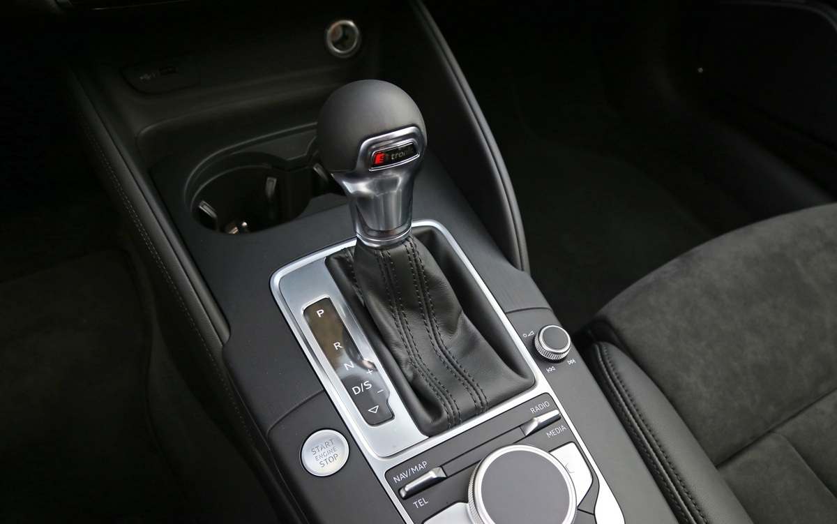 奥迪四座敞篷最新款,软顶敞篷车奥迪新款