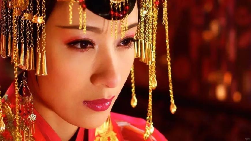 谁说皇恩难持久?因为恋母情结,他的恩宠只给了一个女人