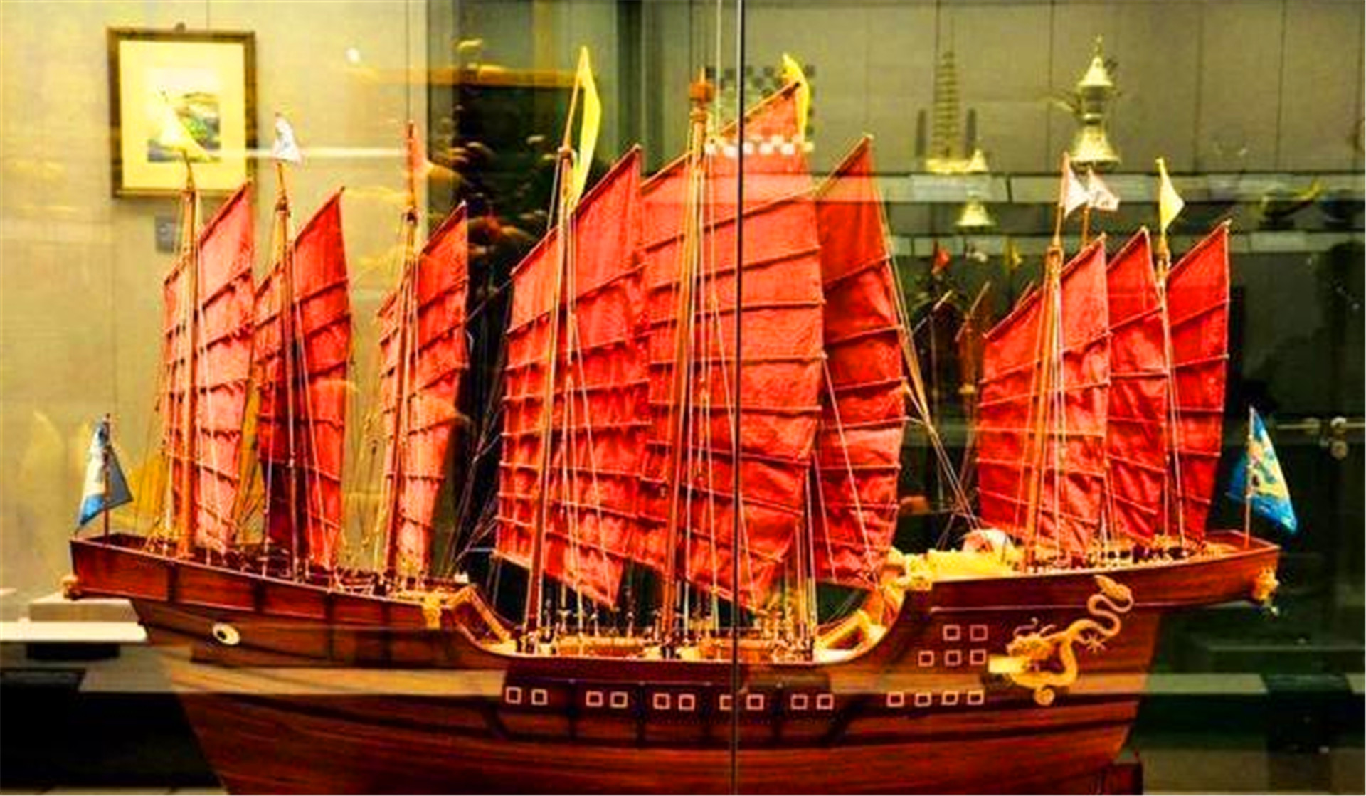 非洲发现明朝古墓，被挖掘后专家仰天长叹：600年前中国真是强大