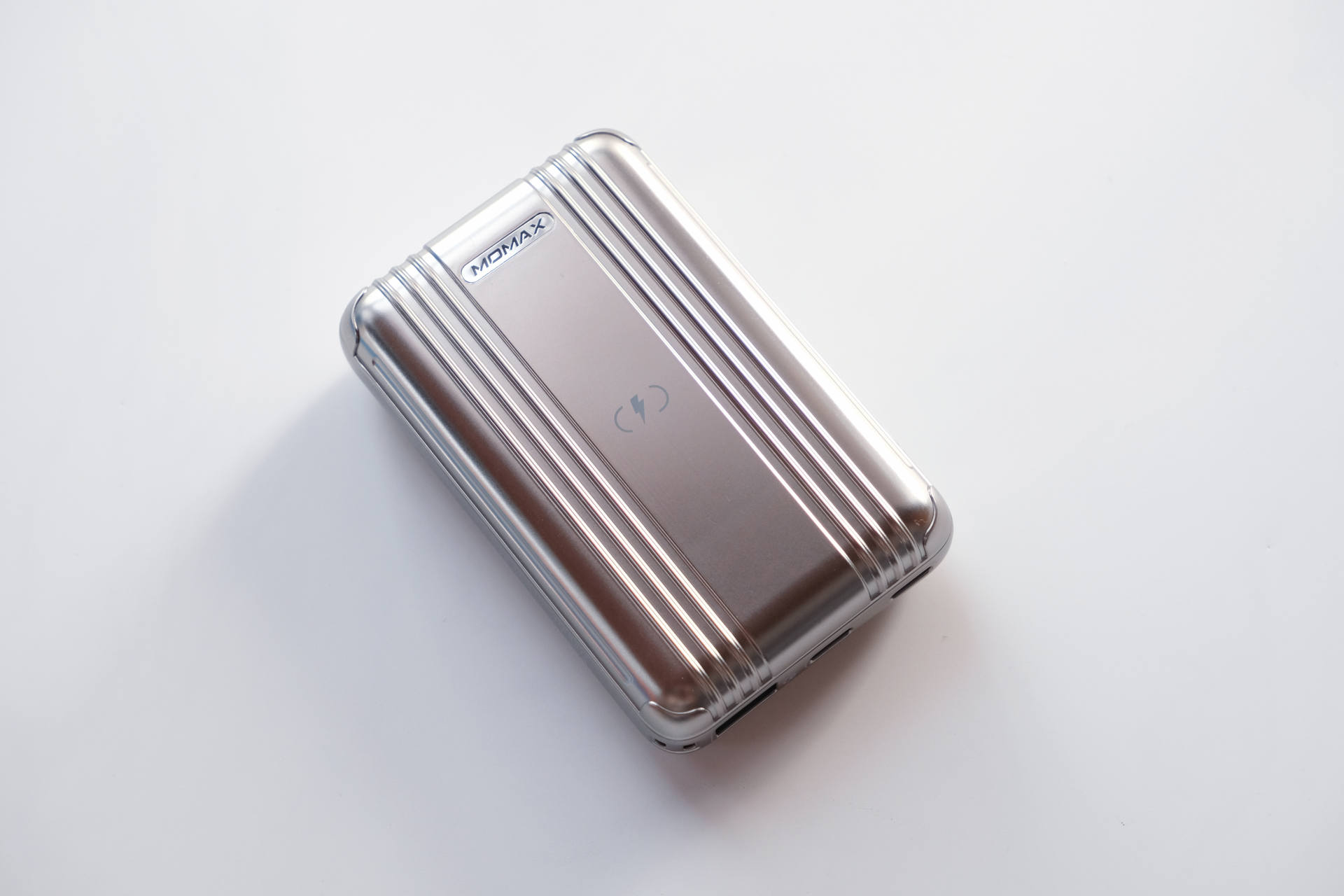 无线充电器三合一充电宝,摩米士无线充电宝测评