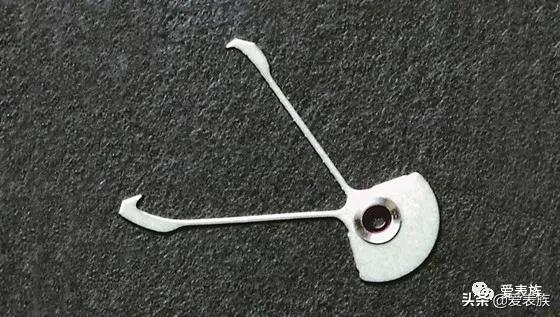 科普精工6030石英机芯,精工6r35机芯对比80机芯