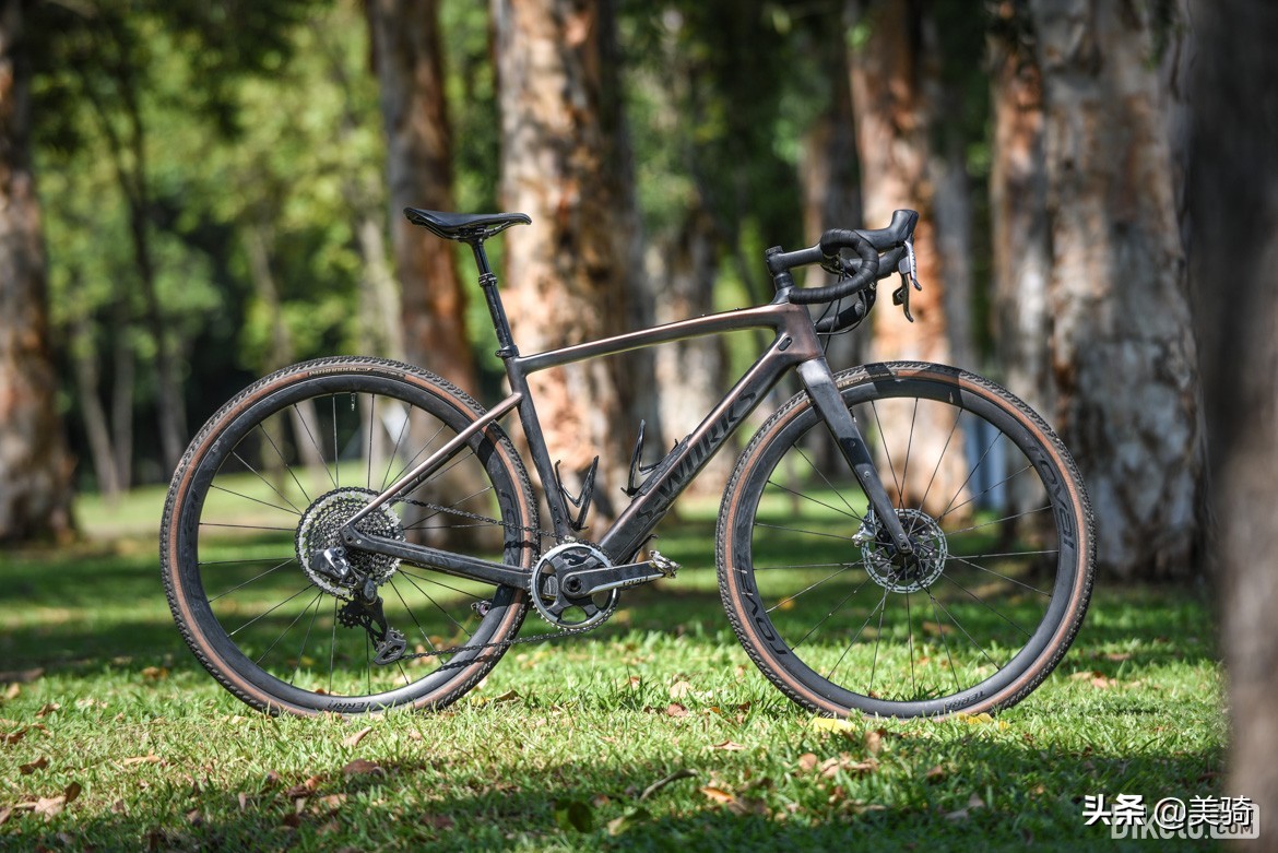 冒险砾石公路车评测,闪电公路车s-workssl7入门级