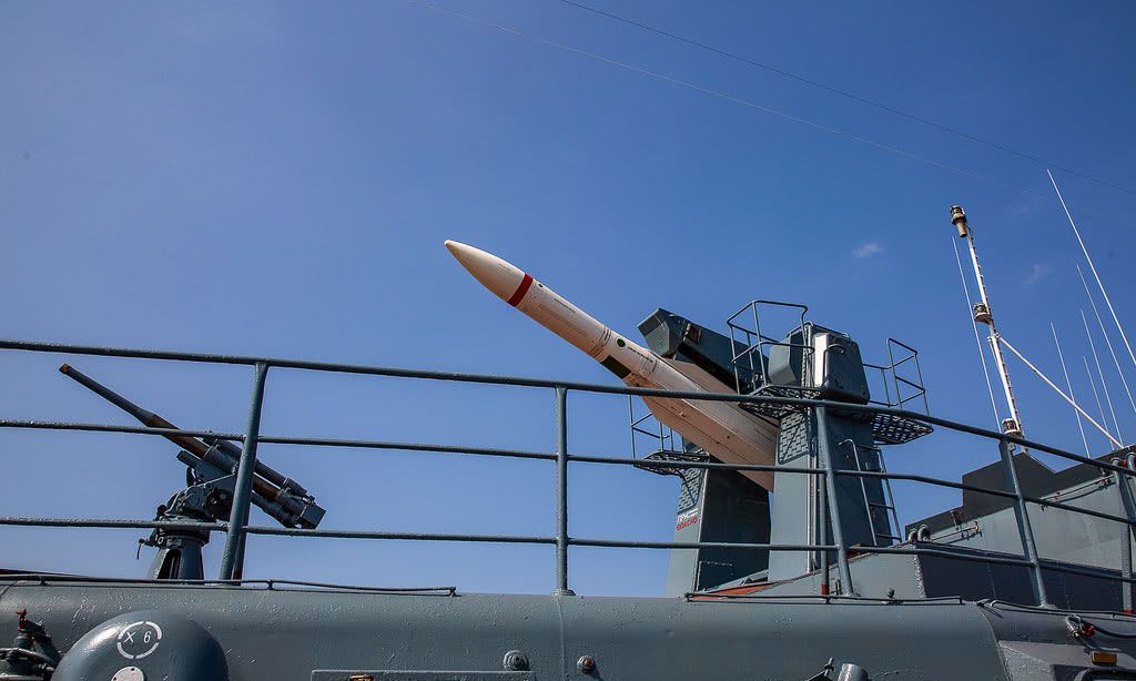 现代级驱逐舰对付大和级战列舰,现代化军舰是否能击沉战列舰