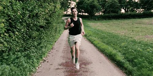 胸部下垂脂肪少如何让胸部增大,男性胸部下垂还能练出来吗