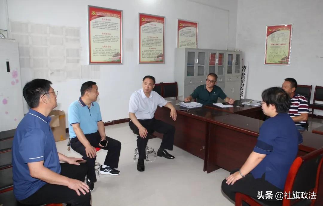 走访慰问贫困户炎炎夏日送清凉,检察院慰问扶贫驻村工作队