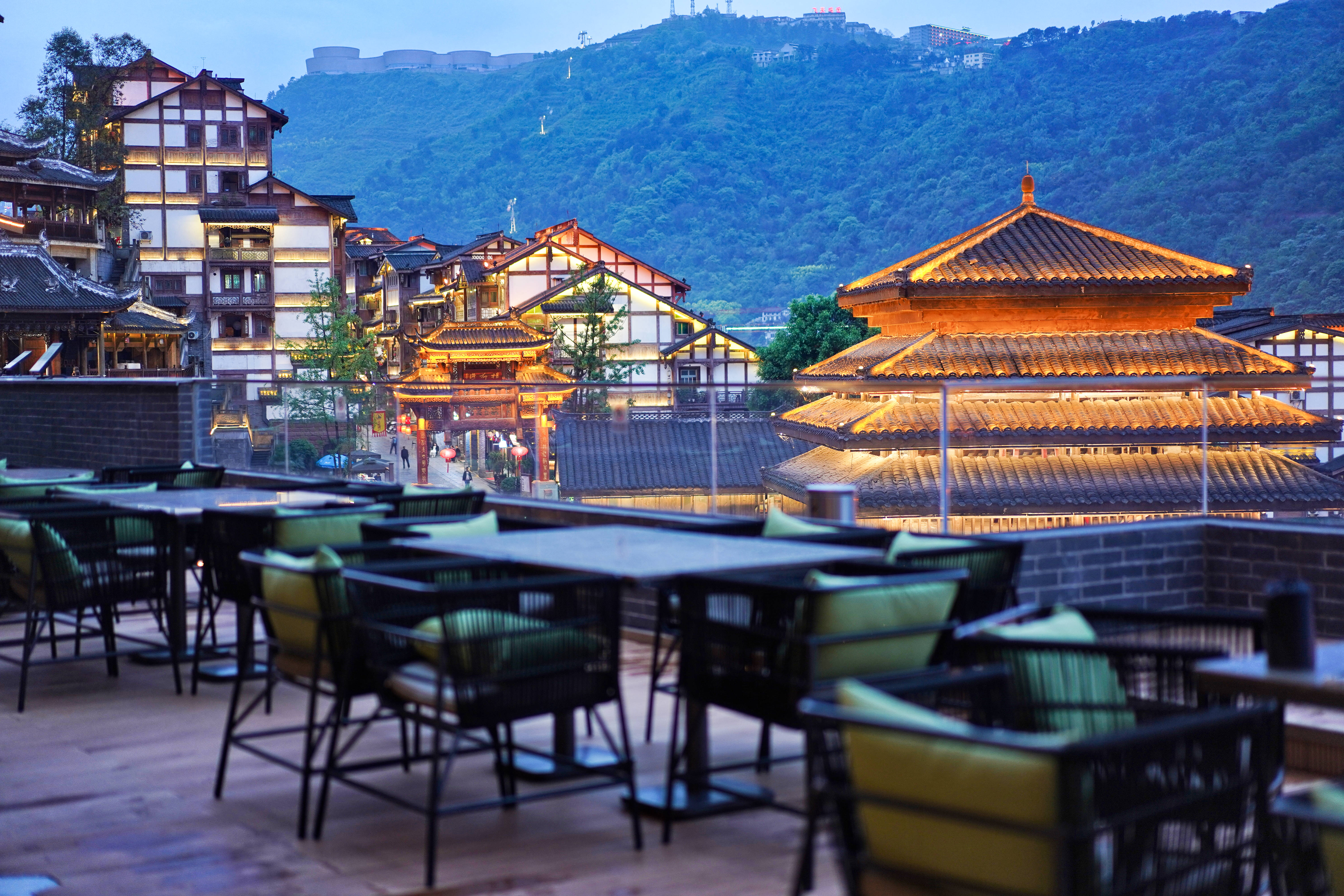 贵州黔东南千与千寻,茅台镇千与千寻