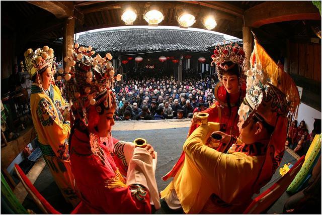 《社戏》：讨厌戏曲的鲁迅看了人生中最出彩的一场戏