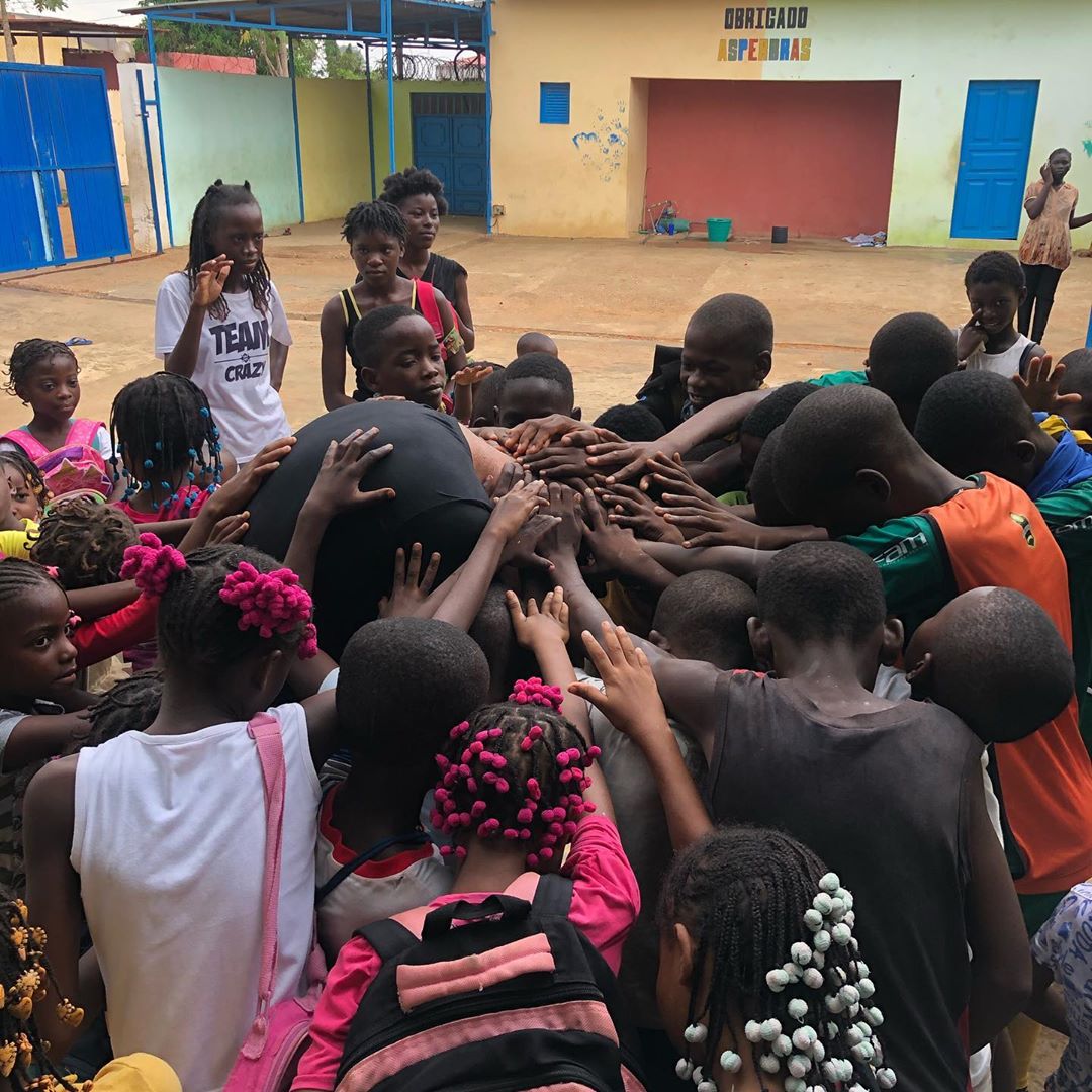 在非洲工作是种什么样的体验?真的有保姆,司机,保安伺候吗?