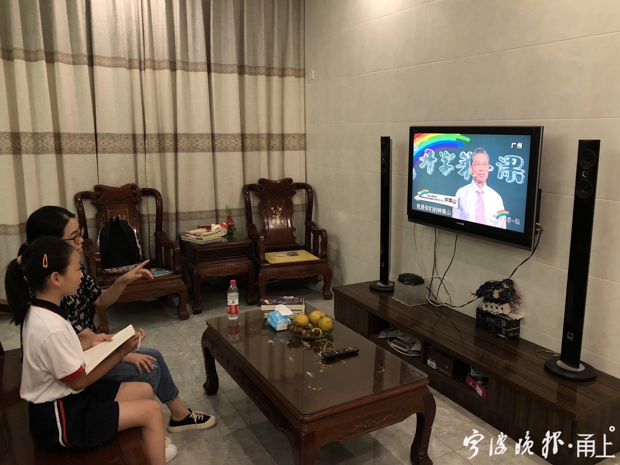 “我看到无数无名英雄”,《开学第一课》引宁波中小学生热议