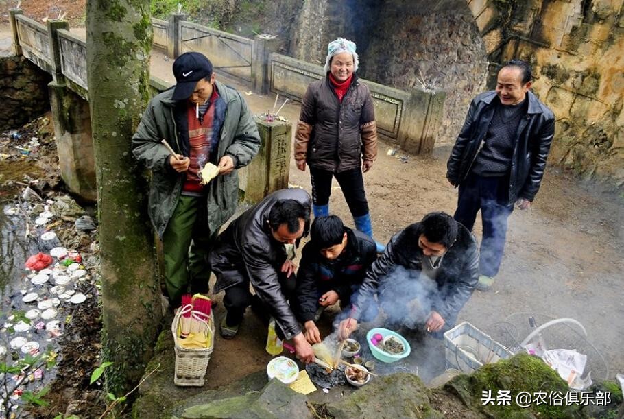 屋后有坟墓不好是迷信吧,农村盖房风水有什么忌讳