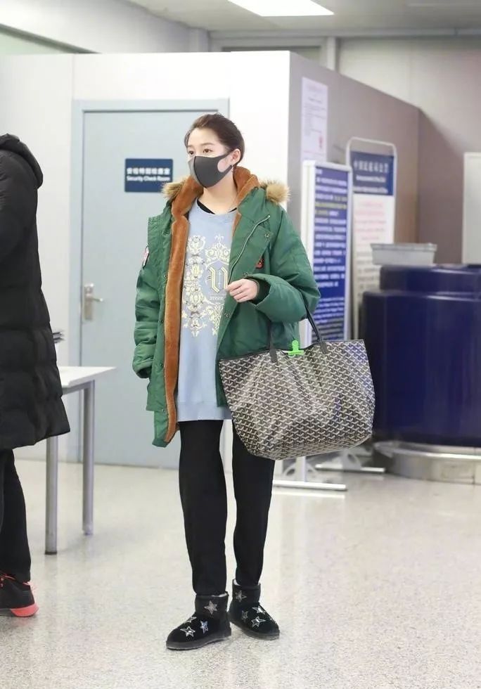 关晓彤最近私服穿搭,关晓彤机场变装