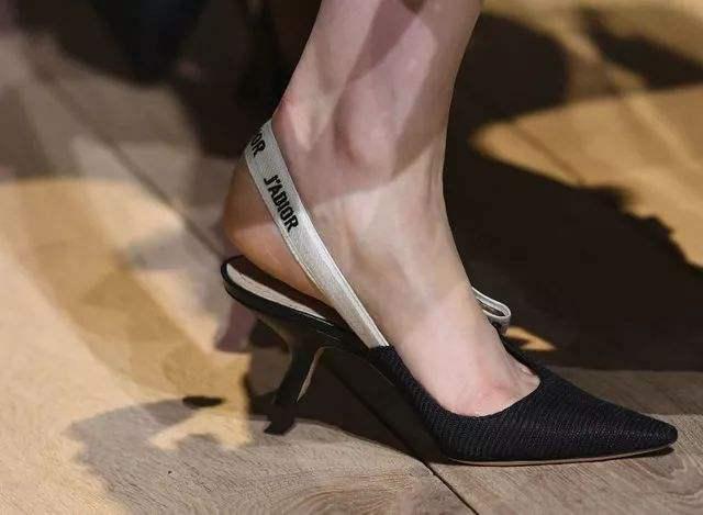 高跟鞋的穿法视频,高跟鞋芭蕾舞鞋的正确穿法