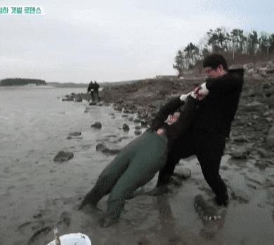 被喷整容脸，却凭实力逆袭为泫雅、宣美接班人，绝不止是穷哈