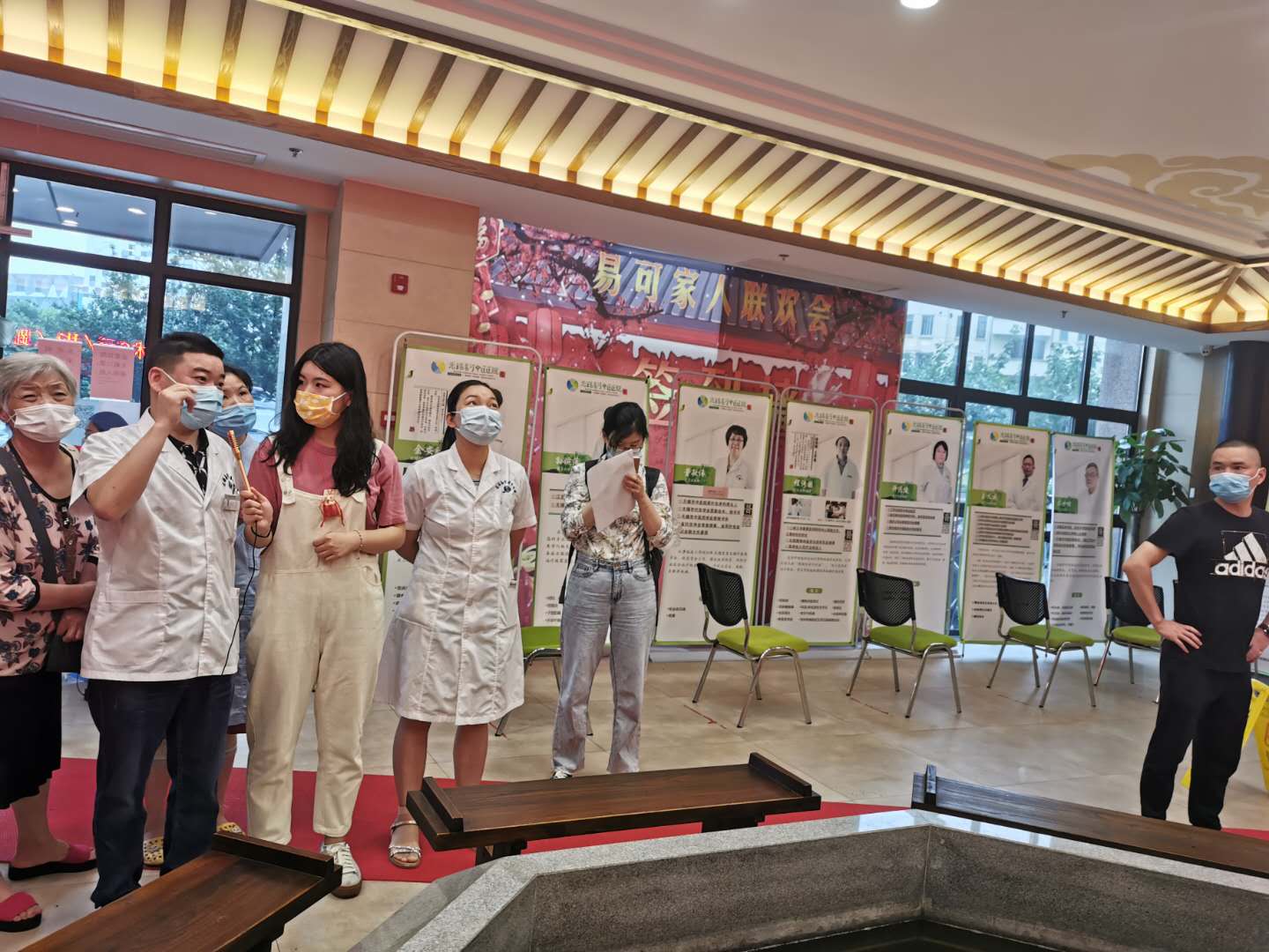 “放心消费体验无锡”——走进易可中医医院，学习易筋经十二势