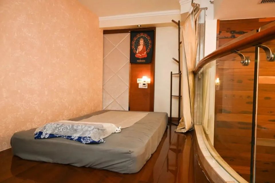 泰式精油推拿按摩手法视频,泰式背部精油推拿