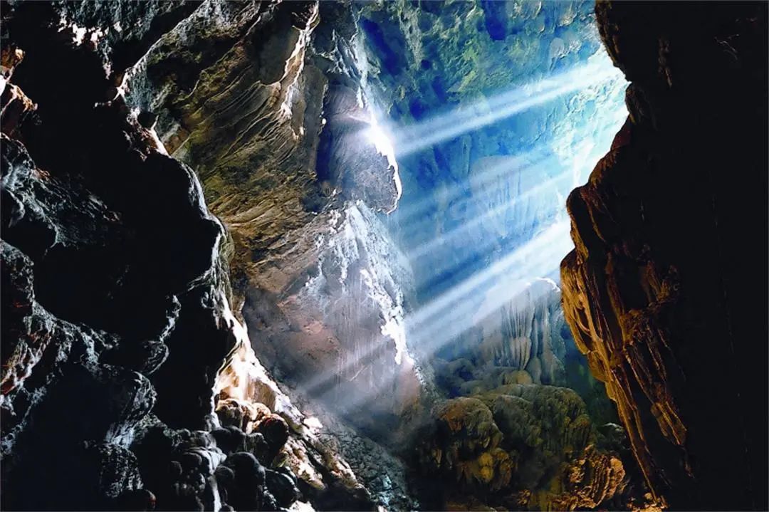 躲进这道地球上“美丽的伤痕”里，感受盛夏直降10℃的清凉