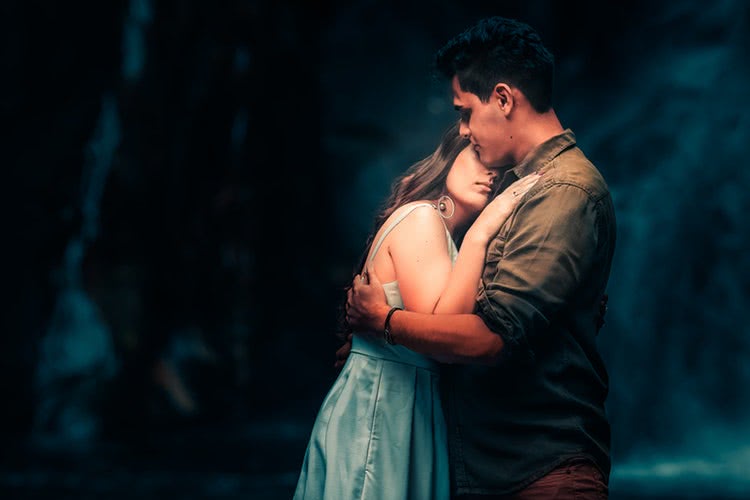 女人怎么做会让男人心动,让女孩动心的21种时刻男生必读