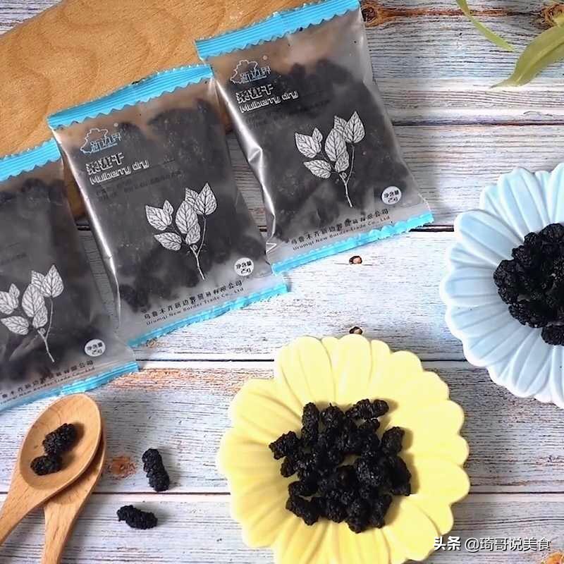 桑葚泡酒配方及功效与作用,桑葚泡酒喝的功效做法大全