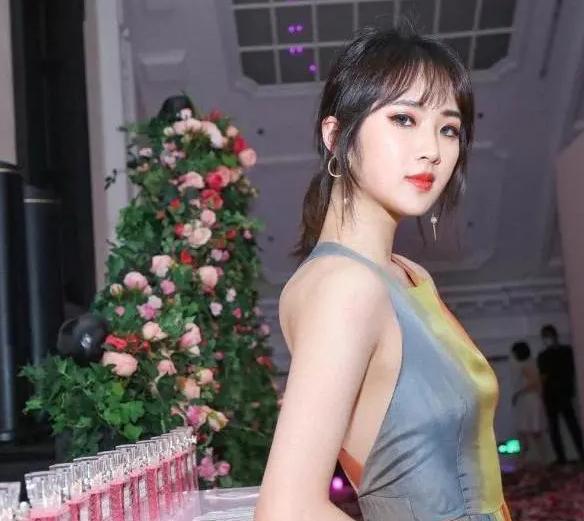 华为小公主:哈佛学霸不当赌王儿媳妇,和王子翩翩起舞组千亿女团