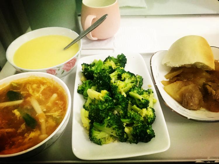 作为一枚妊糖高产妇，月子里这样吃，吃出心得，记录一下菜谱