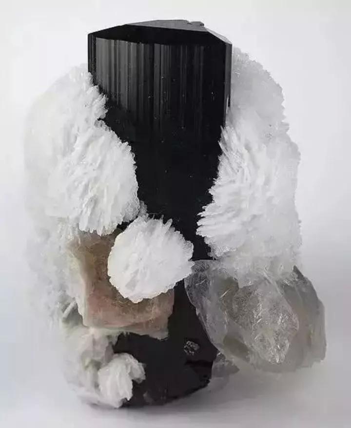 慈禧的碧玺是什么颜色的,碧玺对慈禧有什么好处