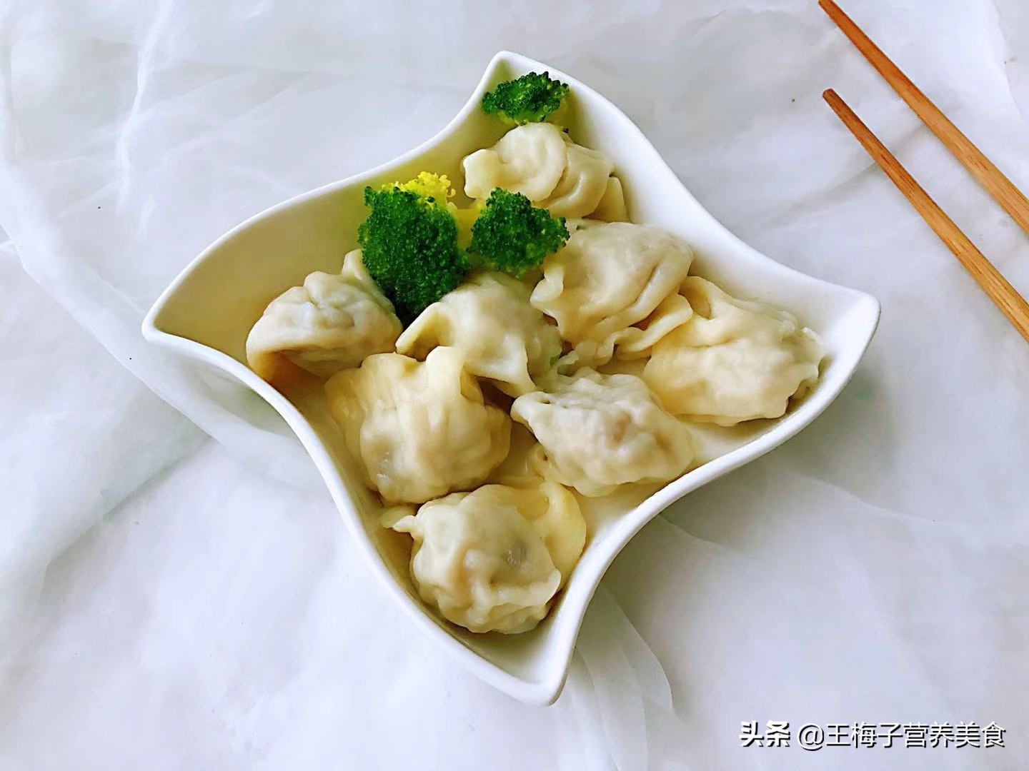 煮冻饺子什么样水下锅,煮冻饺子用冷水下锅
