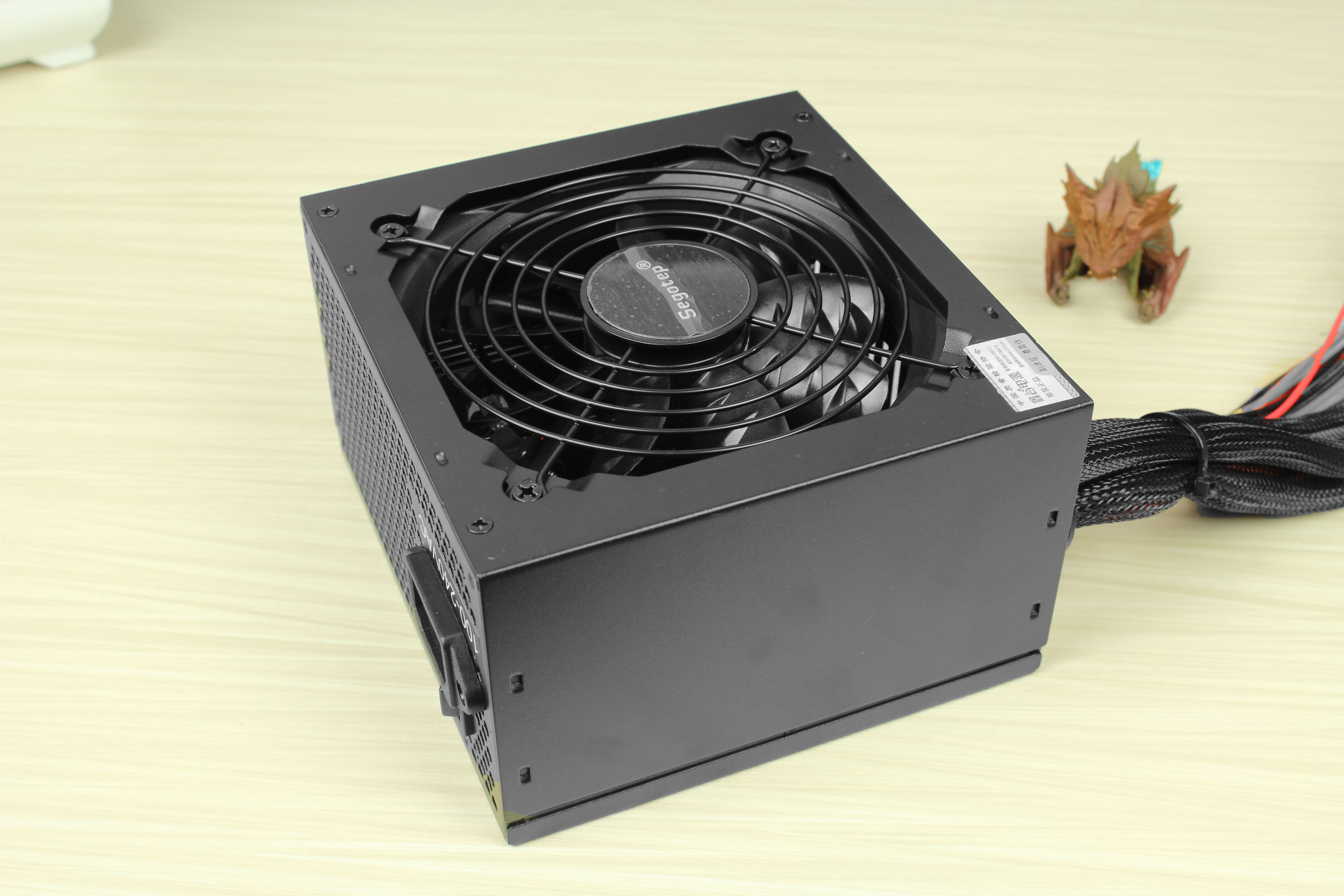 鑫谷gp700g黑金版是低端电源吗,鑫谷750w80plus靠谱吗