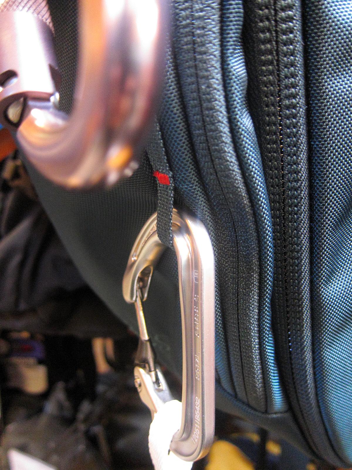 始祖鸟和猛犸象硬壳怎么选,arcteryx始祖鸟真假对比