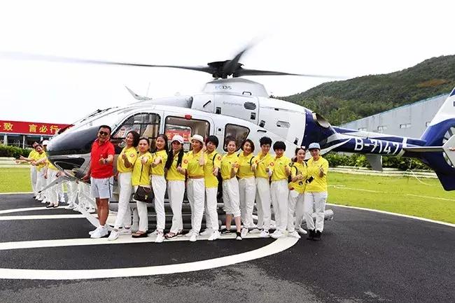 巨邦快乐集结号丨看见了,其中一艘游艇上,是我们的船长大舅哥