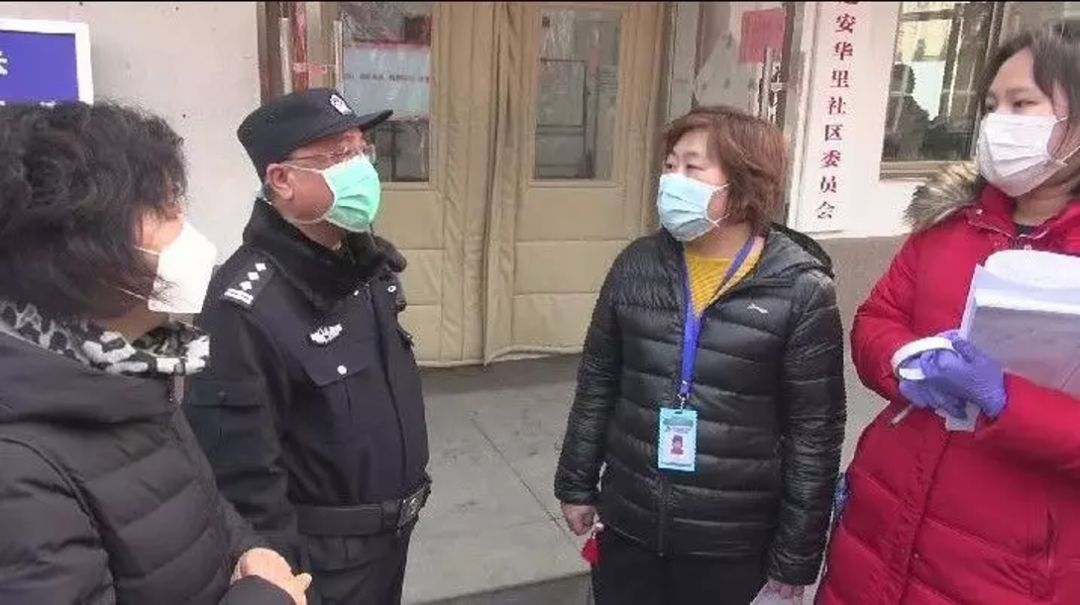 代购、买菜、测体温……4100余名“副书记”守护社区一线【各地政法要闻】