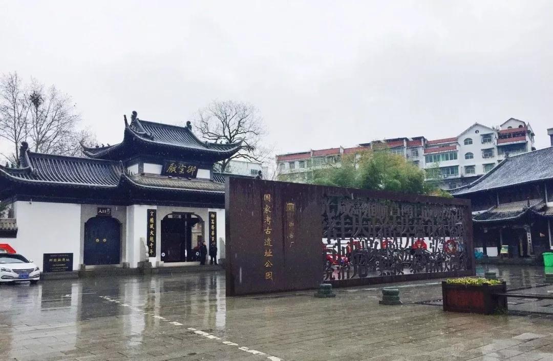 一座景德镇半部陶瓷史,景德镇百年陶瓷史