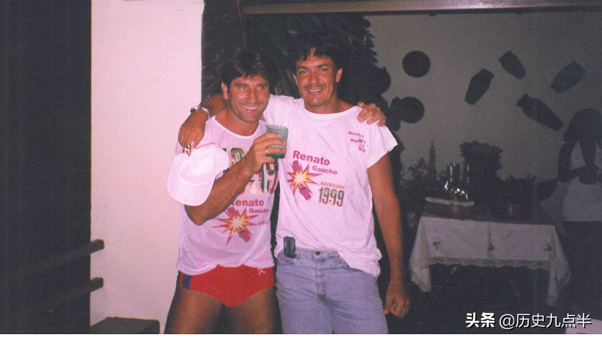 一个不会踢足球的足球运动员,一个不会踢球的球员