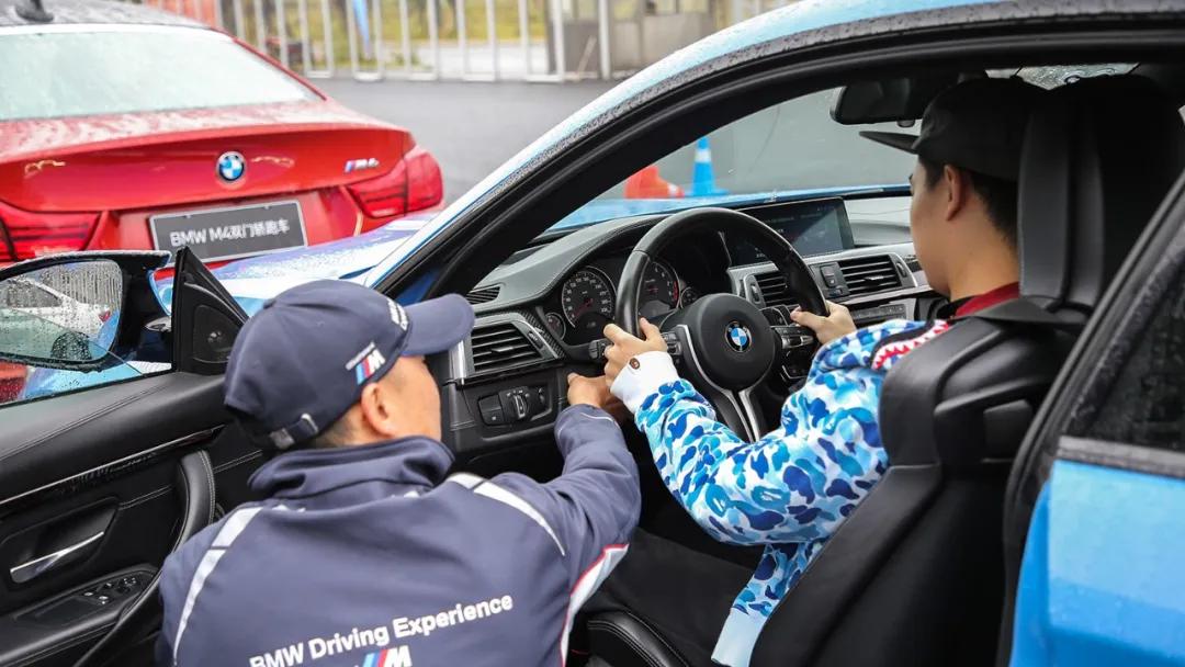 拒绝‘器材*党**’价值三千的BMW精英驾驶到底能学到什么？