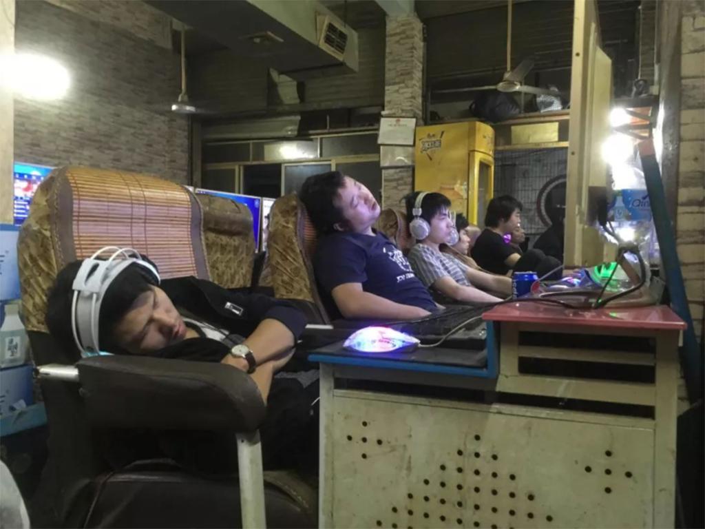 揭秘三和大神:日结1天玩3天,年纪轻轻为何自甘堕落?纪录片