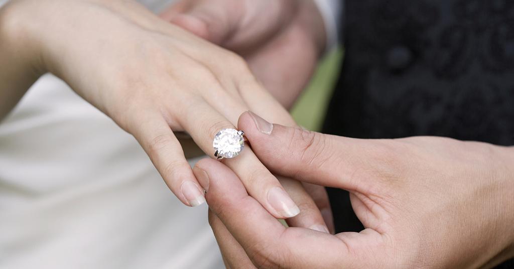 钻石的世纪营销，有人说是*局骗**？该怎么看？