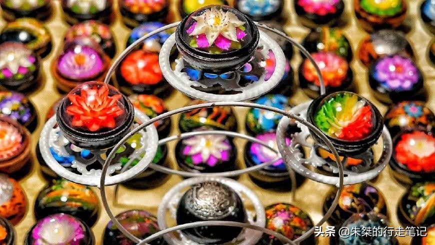 西双版纳摆地摊需要具备哪些东西,夜市摆地摊赚钱的三大技巧